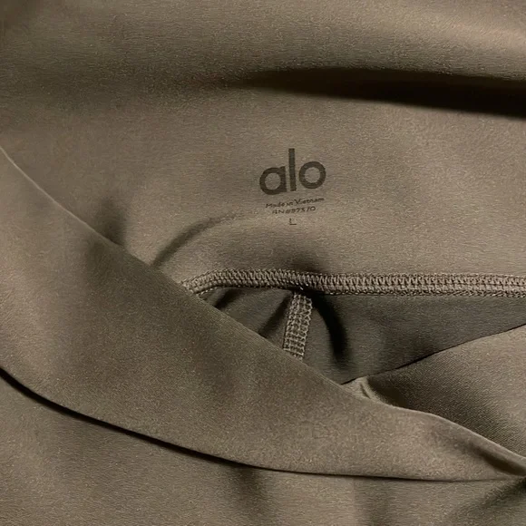 Alo Yoga airlift 7/8 leggings - Picture 7 of 7